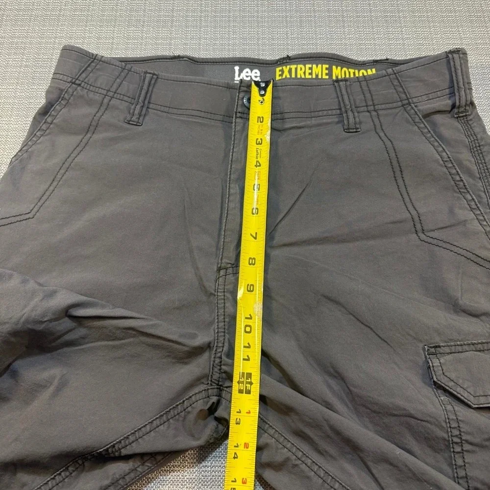 Lee Extreme Motion Gray Cargo Shorts men's size 34